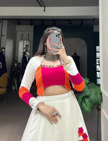 Simple Lehenga Chunni​